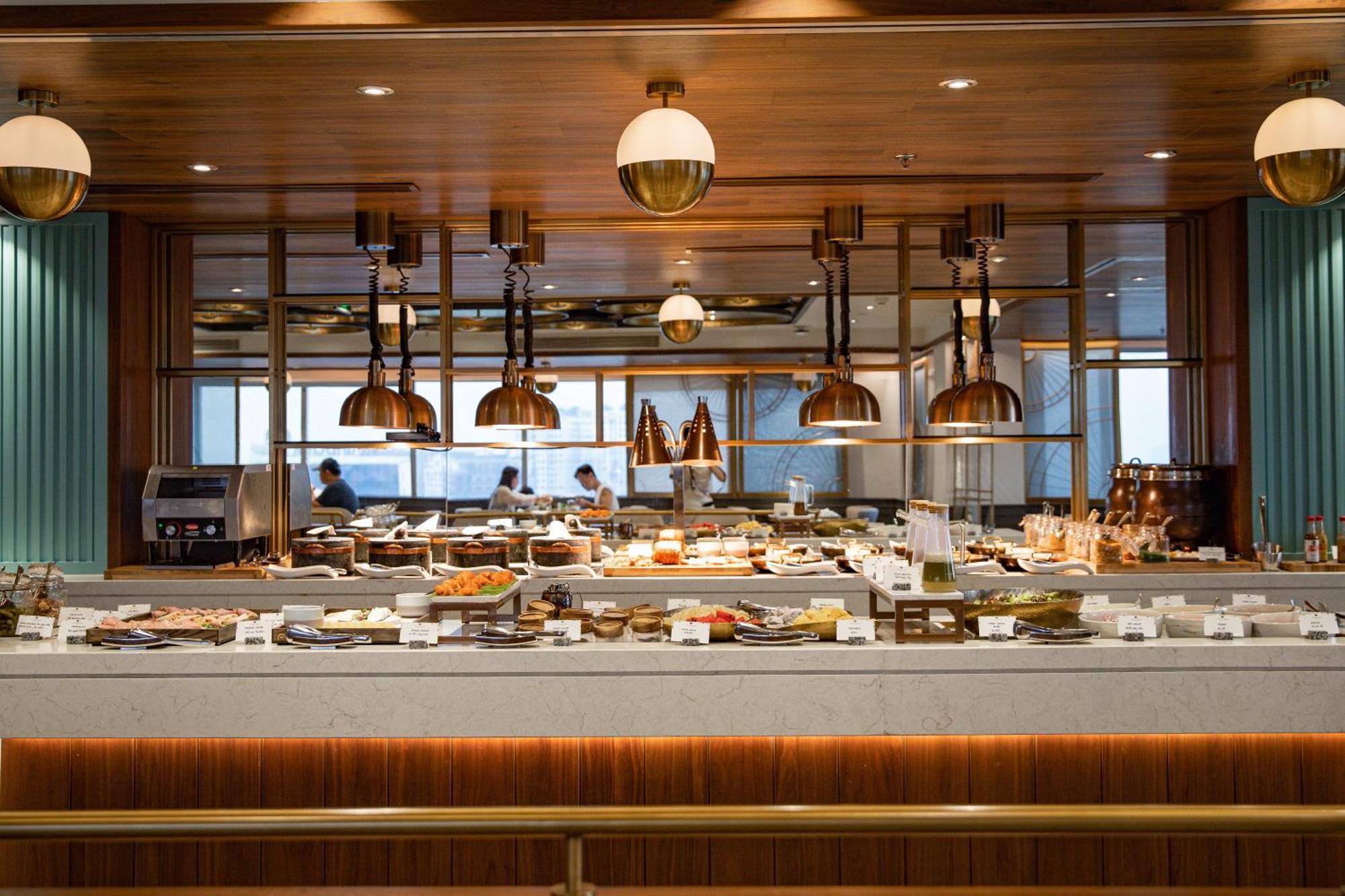 Hotel Fusion Original Saigon Centre Ciudad Ho Chi Minh  Exterior foto The buffet at the restaurant
